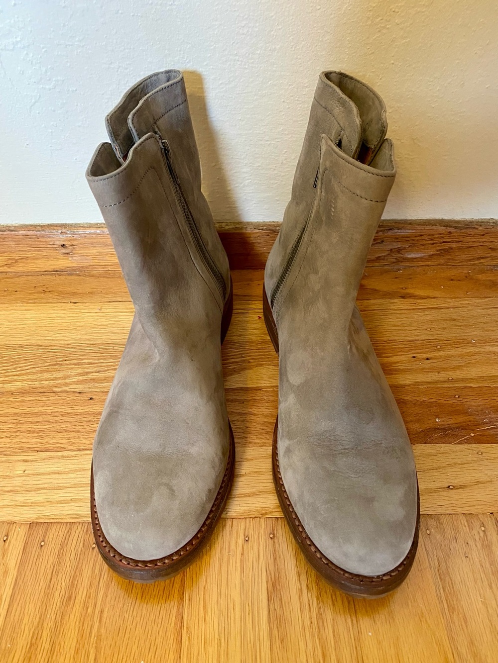 *NEW* FRYE Women’s “Natalie” Double Zip Gray Nubuck Leather Ankle Boots—Sz 9.5